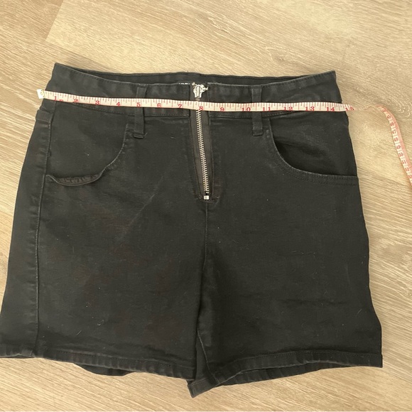 💟Lot of 5 Shorts. High-waisted, booty, goth, punk, retro, size 28 (ish) - Picture 7 of 11